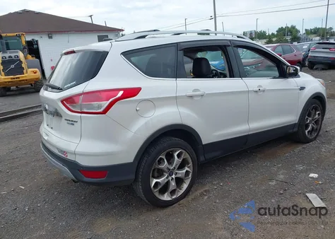 2015 Ford Escape Titanium z USA, uszkodzony, nr VIN 1FMCU9J9XFUC33688